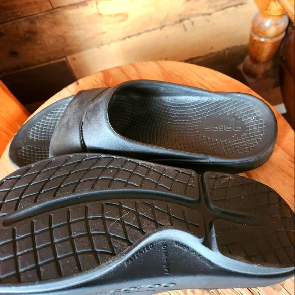 OOFOS OOAHH SANDALS- UNISEX- MEN'S 8 WOMEN'S 10 - Picture 6 of 7